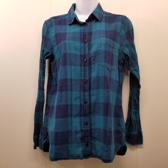 J. Crew Tops - J Crew 8 Top Shrunken Boy Fit Blue Buffalo E0696